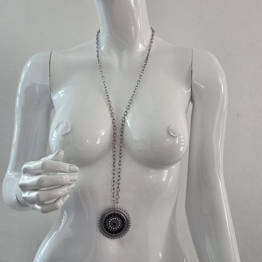 Paparazzi Bold Silver Sunburst Pendant Necklace & Earrings Set - Picture 3 of 10